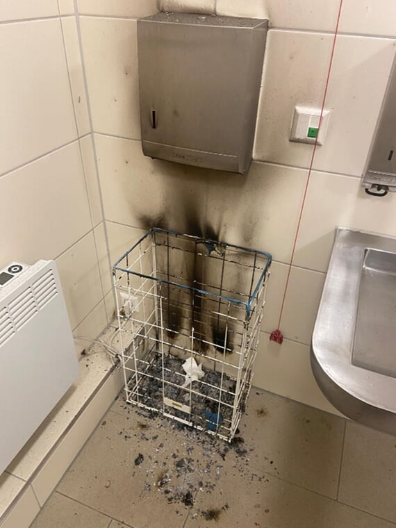 &Ouml;ffentlich, Toilette, Sachbesch&auml;digung, 2026, Januar, Brand,