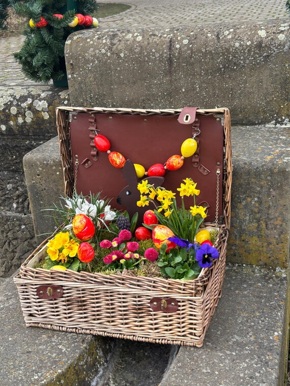 Landfrauen, schm&uuml;cken, Brunnen, Ostern, Eier, 2026, 
