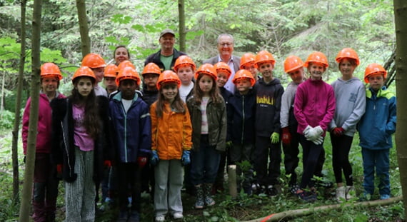 Waldbesuch, 4. Klasse, Flehingen, Sch&uuml;ler, F&ouml;rster, 