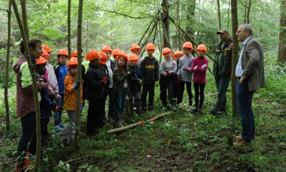Waldbesuch, 4. Klasse, Flehingen, Sch&uuml;ler, F&ouml;rster, 