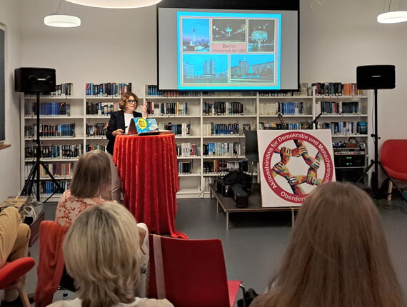 Wally, Mediathek, 2026, Oktober, Vorlesung, Tag der Demikratie